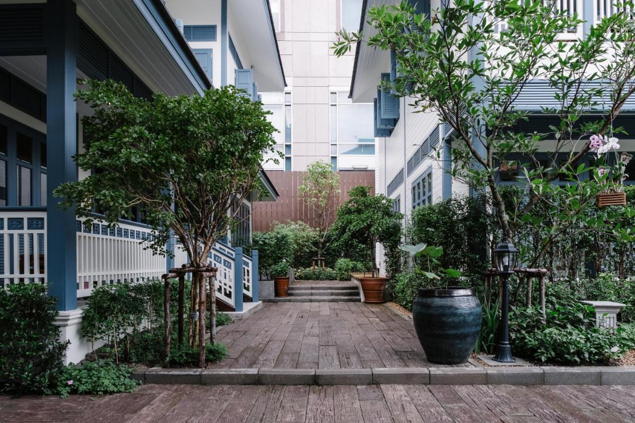 Baan Vajra Hotell Bangkok Exteriör bild